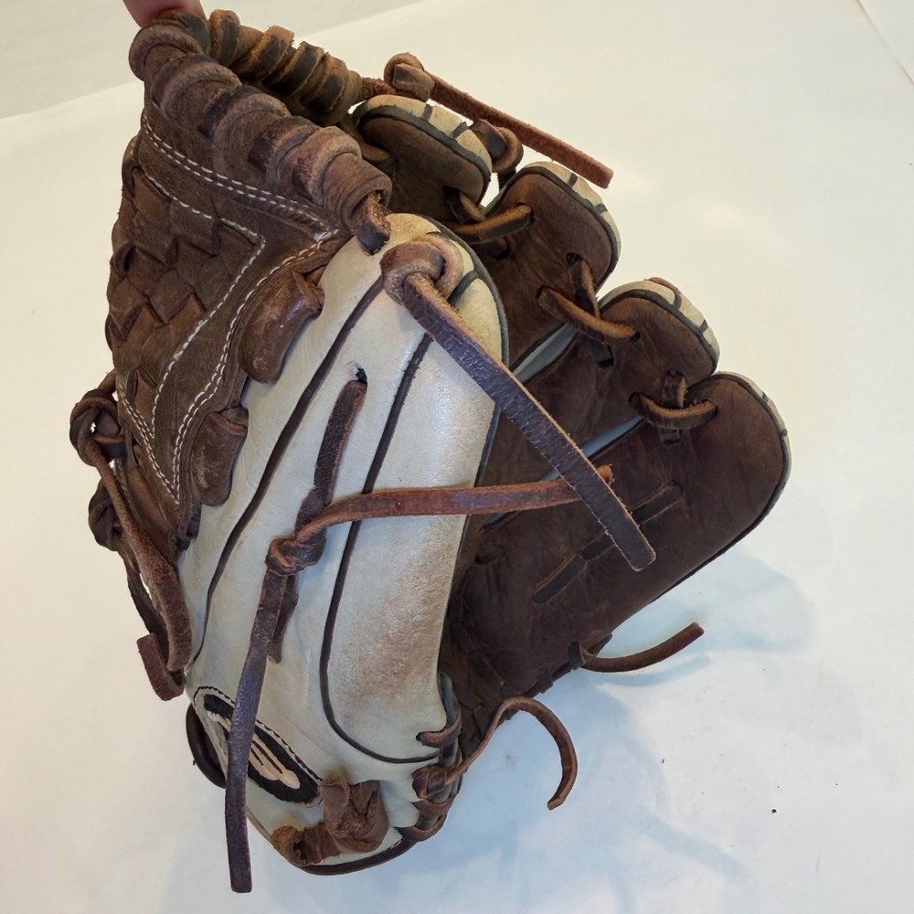 Wilson Brown Tan Leather Baseball Glove Right Hand Throw Basket Weave 12"